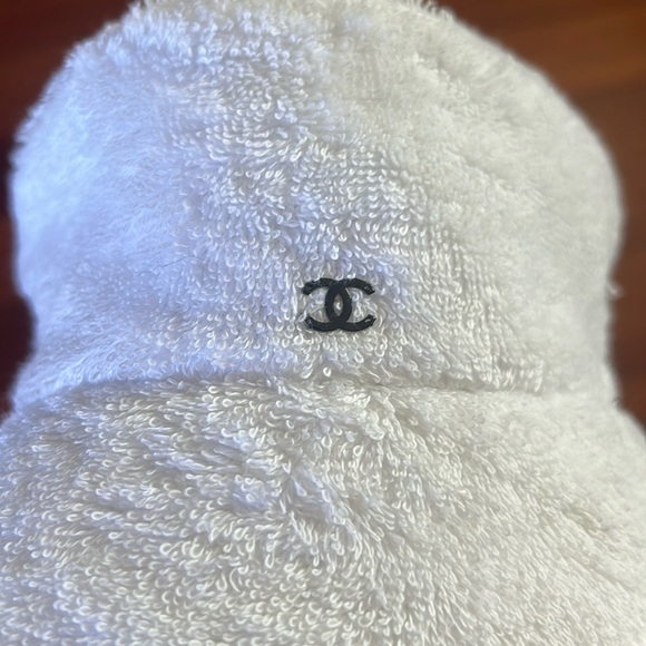 100% AUTHENTIC CHANEL TERRY BUCKET HAT - Picture 1 of 6